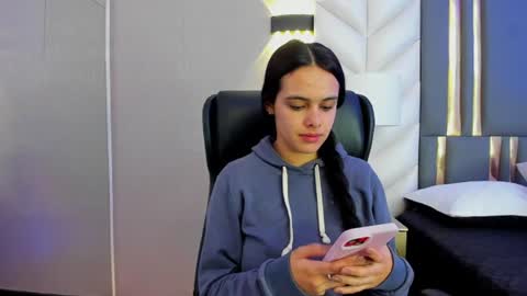 Snapshot of chloeharper_ chatting on 06/25/26, 11:48 Chloe Harper online show from 06/25/26, 11:48