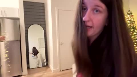 Snapshot of chloejaxxx chatting on 12/23/25, 02:31 chloejaxxx online show from 12/23/25, 02:31