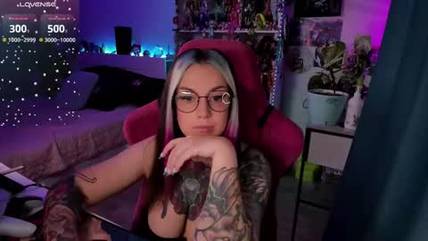 Snapshot of chloekohaku chatting on 02/14/25, 03:43 ChloeKohaku online show from 02/14/25, 03:43