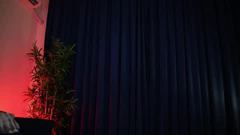 chloemin_ online show from 12/04/25, 05:17