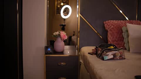 chloemin_ online show from 02/17/26, 08:44