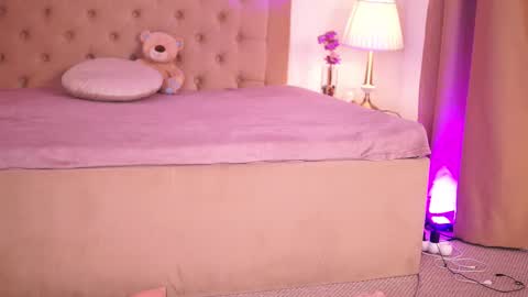 Snapshot of chloeobrilx chatting on 11/15/25, 04:43 Chlo online show from 11/15/25, 04:43