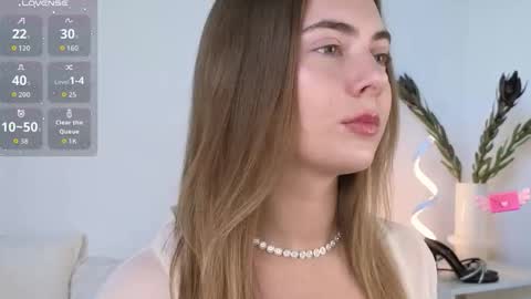 Snapshot of chloi_hes chatting on 09/22/25, 09:11 chloi_hes online show from 09/22/25, 09:11