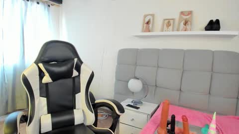 chlooe_zoe online show from 03/25/26, 07:53