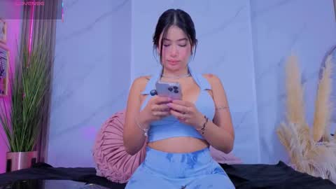 Chlooe online show from 11/12/25, 11:21