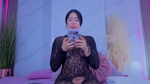 Snapshot of chlooee_ chatting on 04/27/26, 02:09 Chlooe online show from 04/27/26, 02:09