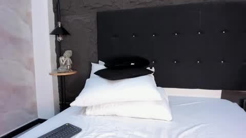 Chloe Scott online show from 11/08/25, 01:11