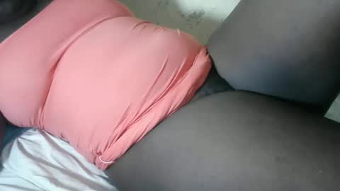 Snapshot of choclate_goddess chatting on 10/14/25, 03:40 Paula online show from 10/14/25, 03:40