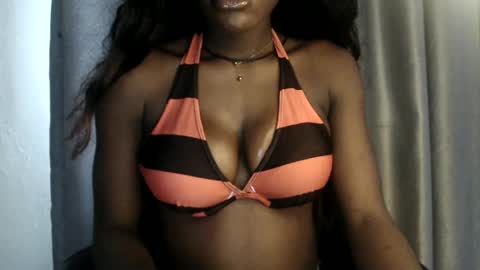 Snapshot of choco_nanstyxx chatting on 03/01/25, 01:40 mila online show from 03/01/25, 01:40