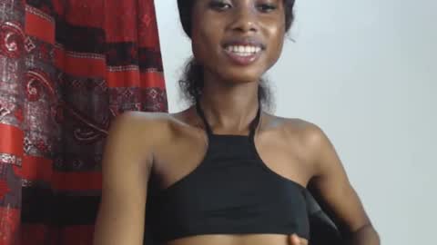 Snapshot of choco_petitqueen chatting on 12/04/24, 10:57 choco_petitqueen online show from 12/04/24, 10:57