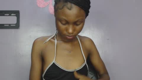 Snapshot of choco_petitqueen chatting on 01/12/25, 03:03 choco_petitqueen online show from 01/12/25, 03:03