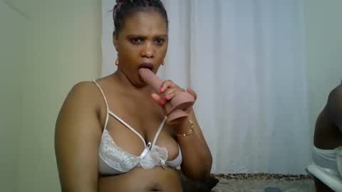 Snapshot of choco_violet chatting on 02/10/25, 08:10 VIOLET online show from 02/10/25, 08:10