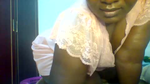 Snapshot of chocobabe002 chatting on 06/19/26, 04:39 chocobabe002 online show from 06/19/26, 04:39