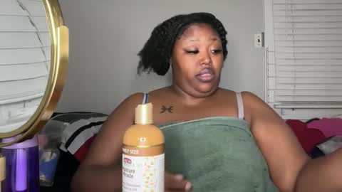 Snapshot of chocolatebunnyxx69 chatting on 04/11/26, 02:27 Melina online show from 04/11/26, 02:27