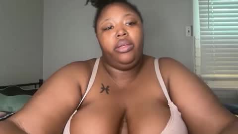 Snapshot of chocolatebunnyxx69 chatting on 04/18/26, 06:23 Melina online show from 04/18/26, 06:23