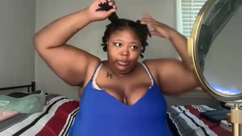 Snapshot of chocolatebunnyxx69 chatting on 04/19/26, 01:21 Melina online show from 04/19/26, 01:21