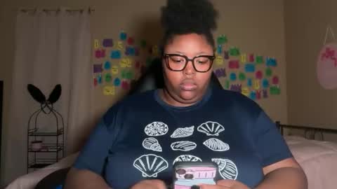 Snapshot of chocolatebunnyxx69 chatting on 05/26/26, 04:30 Melina online show from 05/26/26, 04:30