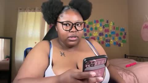 Snapshot of chocolatebunnyxx69 chatting on 06/01/26, 07:37 Melina online show from 06/01/26, 07:37