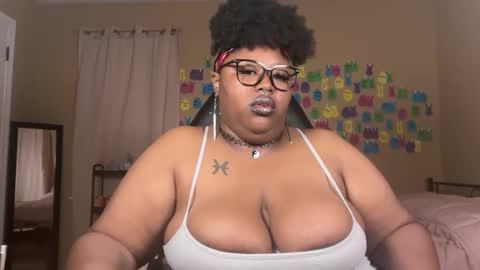 Snapshot of chocolatebunnyxx69 chatting on 06/08/26, 01:28 Melina online show from 06/08/26, 01:28