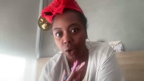 Snapshot of chocolatecakequeen chatting on 06/15/26, 01:57 ChocolateCakeQueen online show from 06/15/26, 01:57