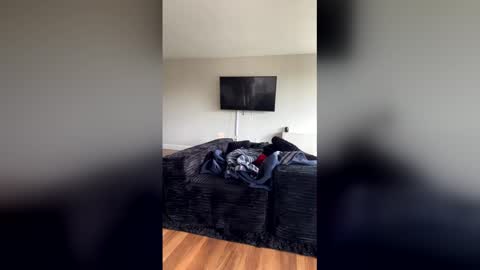 Snapshot of chocolatedick_88 chatting on 02/21/26, 01:34 Chocolate Dick online show from 02/21/26, 01:34