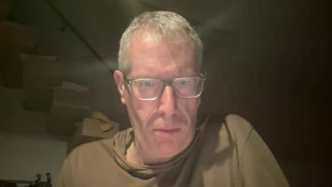 Snapshot of choupipat1 chatting on 10/12/25, 04:44 choupipat1 online show from 10/12/25, 04:44