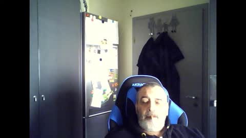 Snapshot of chris250268 chatting on 09/17/25, 09:44 Chris online show from 09/17/25, 09:44