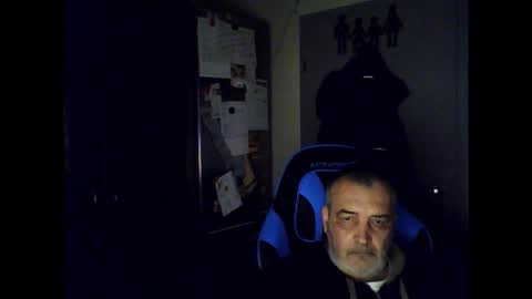 Snapshot of chris250268 chatting on 11/01/25, 06:37 Chris online show from 11/01/25, 06:37