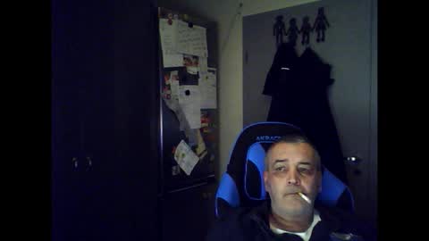 Snapshot of chris250268 chatting on 12/20/25, 02:57 Chris online show from 12/20/25, 02:57