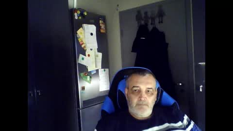 Snapshot of chris250268 chatting on 04/25/26, 11:24 Chris online show from 04/25/26, 11:24