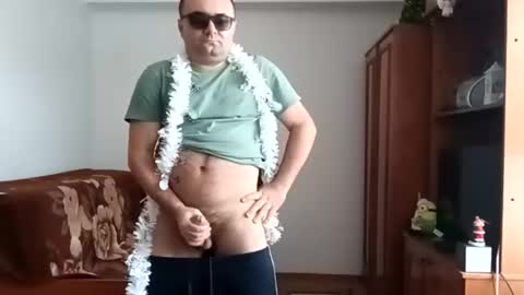Snapshot of chris_01_25 chatting on 12/18/25, 12:00 chris 01 25 online show from 12/18/25, 12:00
