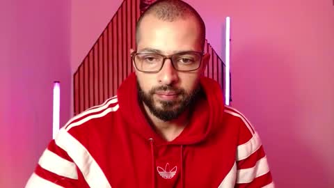 cris         Twitter magnum101010 insta magnumc20 online show from 02/24/26, 11:52