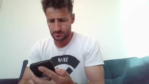 Snapshot of chrisaron chatting on 04/27/26, 04:10 chrisaron online show from 04/27/26, 04:10