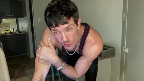 Content creator  artist online show from 01/03/25, 07:38