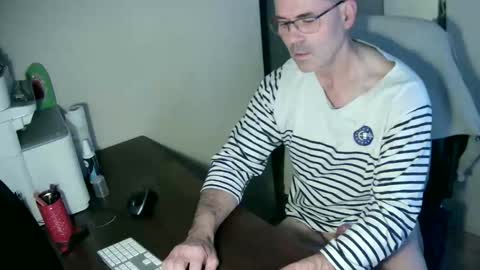 ChrisXoxo online show from 11/15/25, 08:11