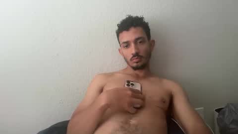 Snapshot of chrislover2125 chatting on 04/17/26, 04:32 chrislover2125 online show from 04/17/26, 04:32