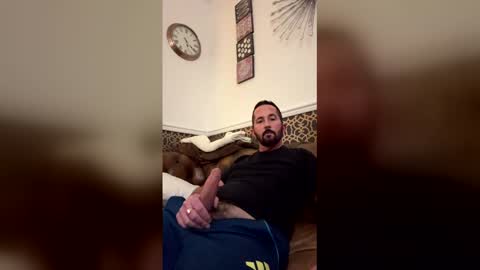 Snapshot of chrismiked chatting on 12/21/25, 05:20 love a good pvt sesh online show from 12/21/25, 05:20