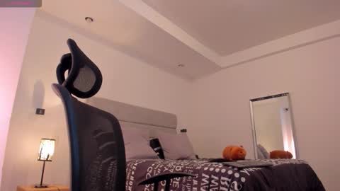 Snapshot of chrismorgan24 chatting on 11/25/25, 09:26 chrismorgan24 online show from 11/25/25, 09:26