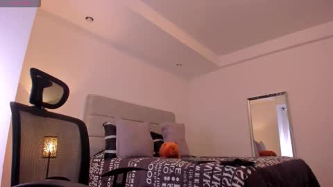 Snapshot of chrismorgan24 chatting on 11/26/25, 04:30 chrismorgan24 online show from 11/26/25, 04:30