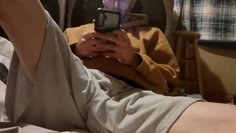 Snapshot of chrisqsqs2 chatting on 12/18/25, 01:00 chrisqsqs2 online show from 12/18/25, 01:00