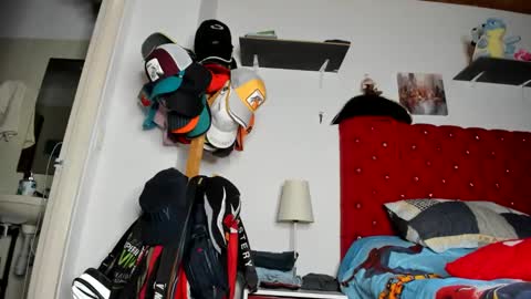 Snapshot of chriss_evanss_ chatting on 12/04/24, 11:46 chriss_evanss_ online show from 12/04/24, 11:46