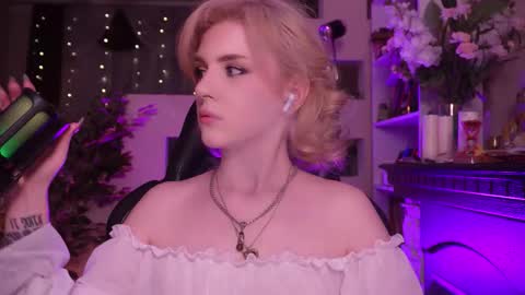 Snapshot of chriss_foxx chatting on 03/18/26, 05:16 chriss_foxx online show from 03/18/26, 05:16