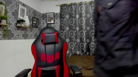 chriss_johnson online show from 12/04/25, 04:55