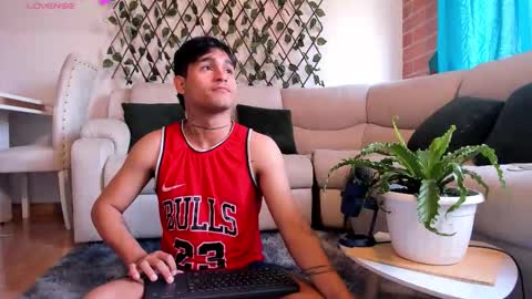 Christian Wang online show from 12/16/25, 06:57