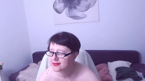 Snapshot of christarose chatting on 05/01/26, 11:31 Christa online show from 05/01/26, 11:31