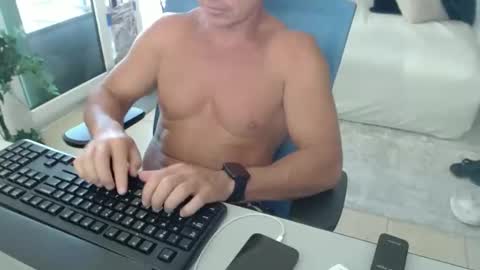 Snapshot of christiano1977 chatting on 04/23/26, 04:42 Michael USA online show from 04/23/26, 04:42