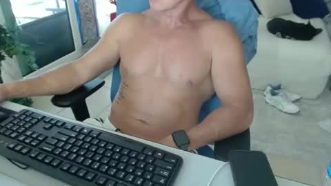 Snapshot of christiano1977 chatting on 04/29/26, 03:27 Michael USA online show from 04/29/26, 03:27