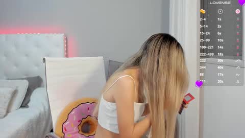 Snapshot of christiewells22 chatting on 11/10/25, 06:29 Christie online show from 11/10/25, 06:29