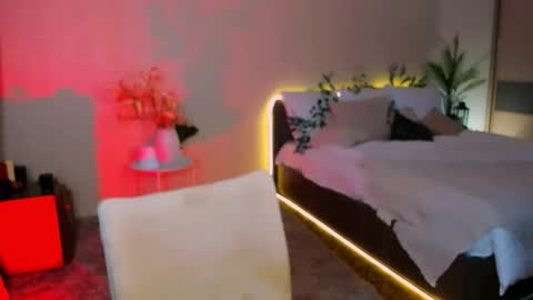 christinaconteeree online show from 11/22/25, 11:20