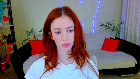 Snapshot of christinaconteeree chatting on 07/07/26, 11:25 christinaconteeree online show from 07/07/26, 11:25